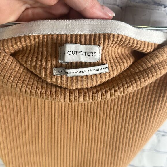 🤎 Urban Outfitters Tan Strapless Tube Top - Ribbed - Sz XS - Perfect Condition - Picture 2 of 3